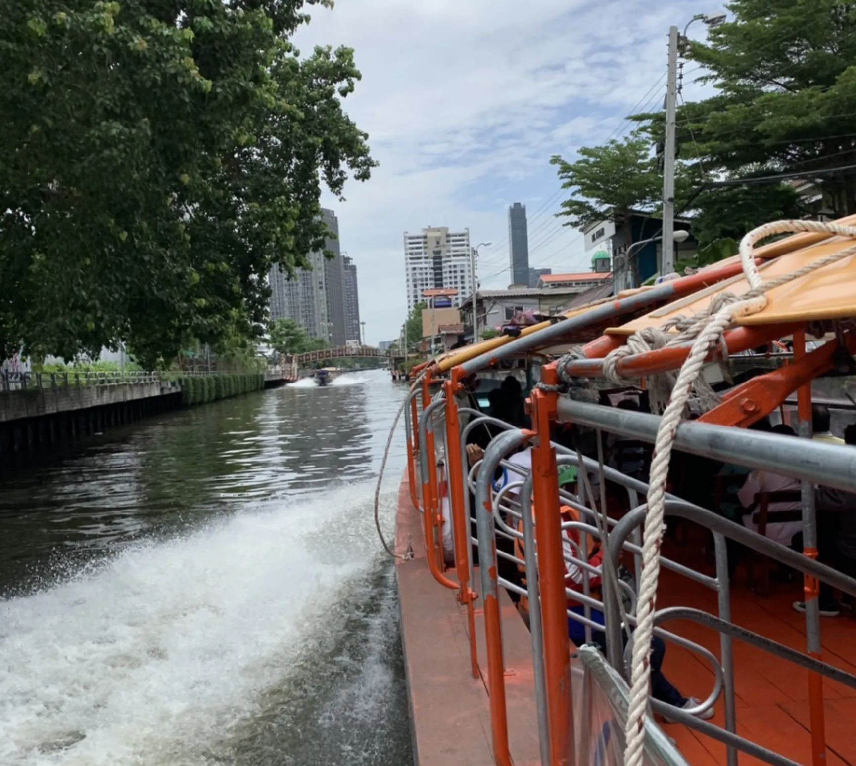 Khlong boat near Saphan 55